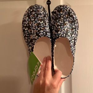 Crocs NWT Womens 7 freesail from nonsmoking home